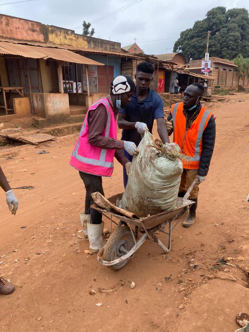 Community cleaning in Lusaze