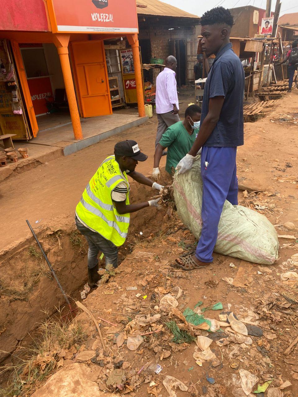 Community cleaning in Lusaze