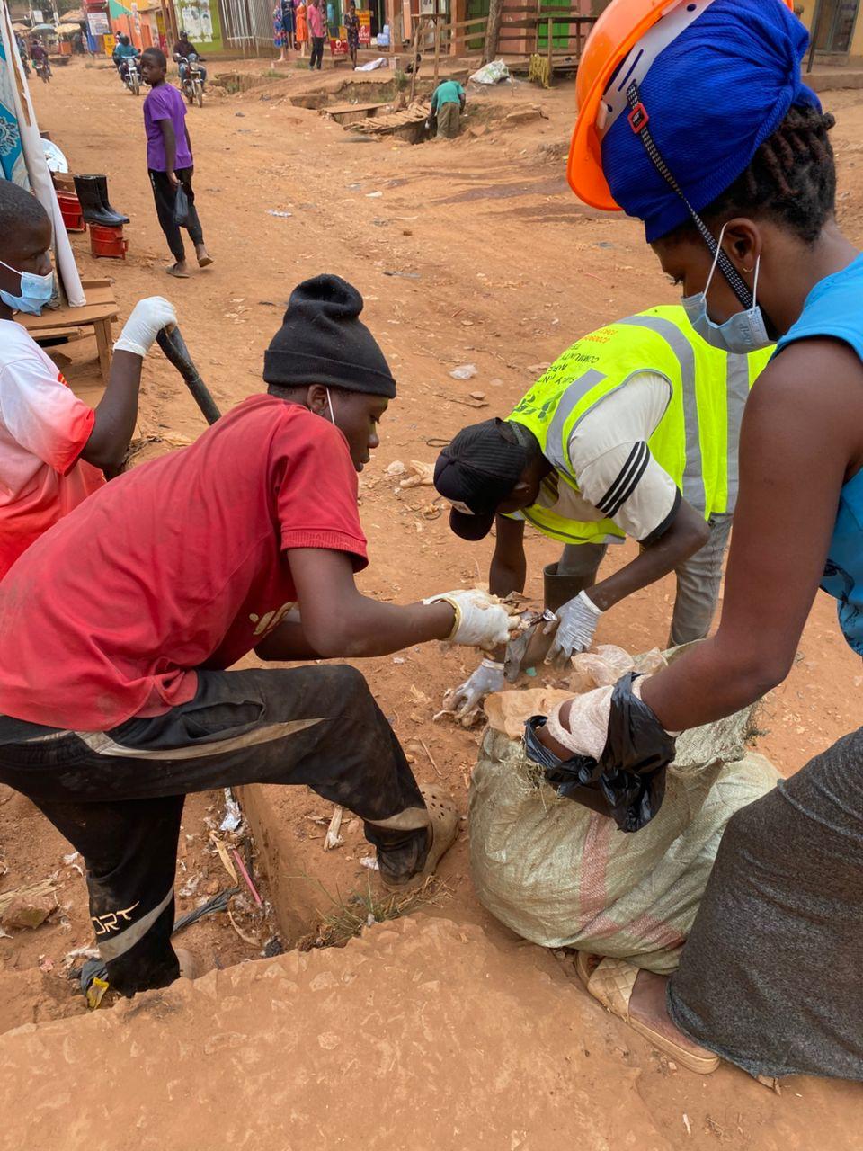 Community cleaning in Lusaze